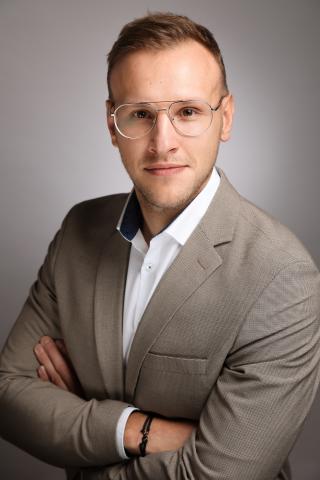Portraitfoto von Daniel Tiroch