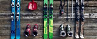Banner für Blogbeitrag zum Zivilrecht zeigt Ski und Skischuhe