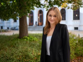 Portraitfoto von Anna Zaversky
