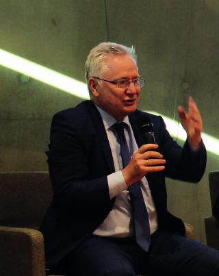 Portraitfoto von Michael Holoubek