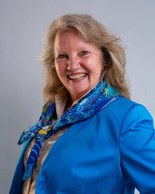 Portrait von Daniela Neundlinger Schalleschak