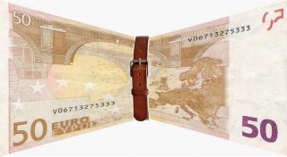 Bild zeigt eine Banknote, um die ein Gürtel geschnallt wurde