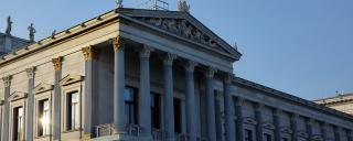 Banner zeigt das Parlament in Wien